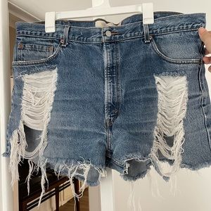 Distressed levi shorts